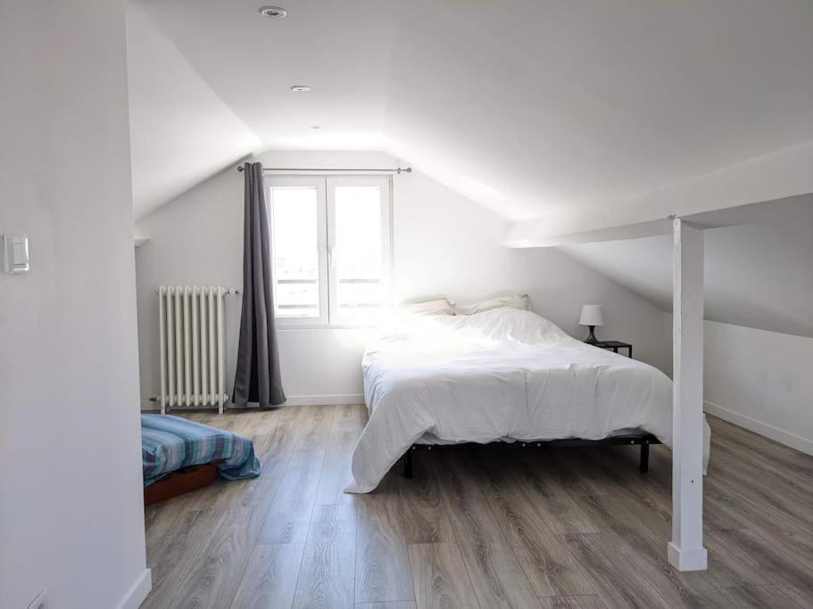 Grande Maison Renovee A 7 Min Du Metro *